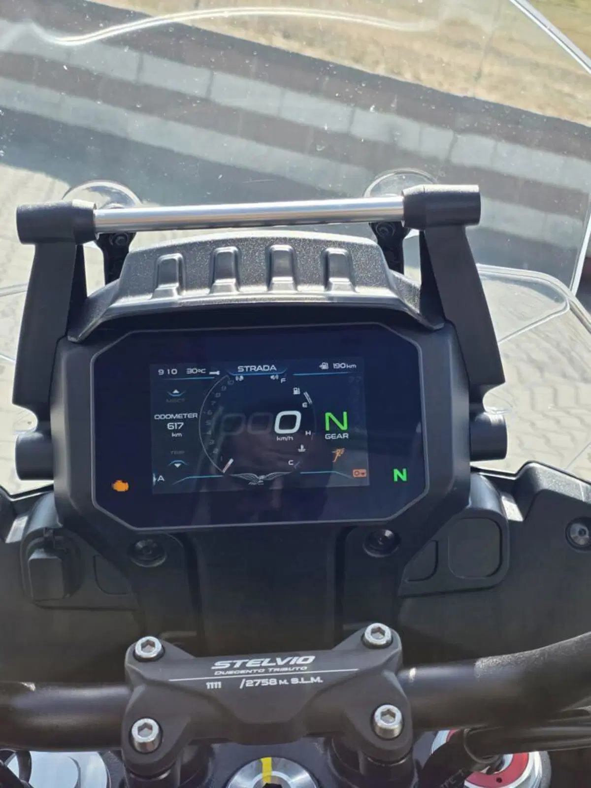 Moto Guzzi Stelvio Duecento Tributo (2025 - 26) (7)