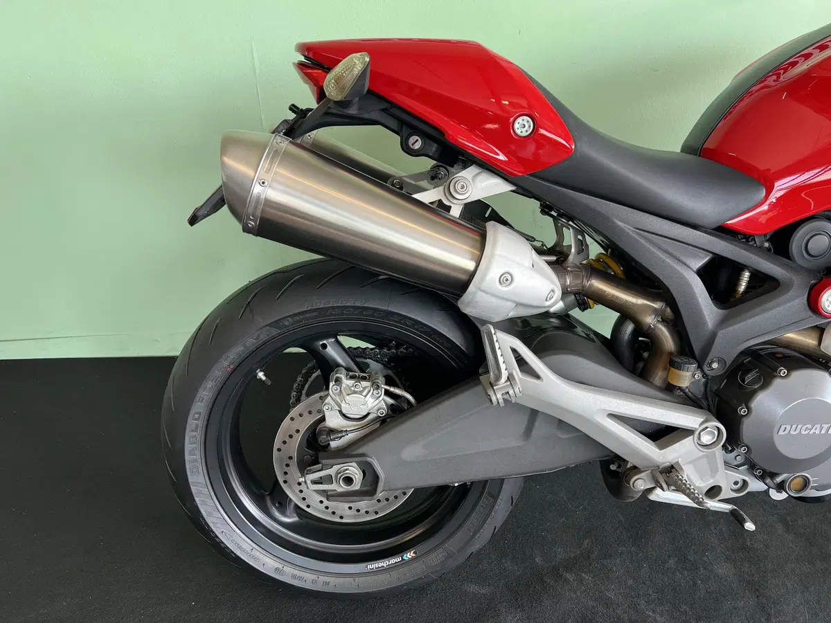 Ducati Monster 696 (2008 - 13) (12)