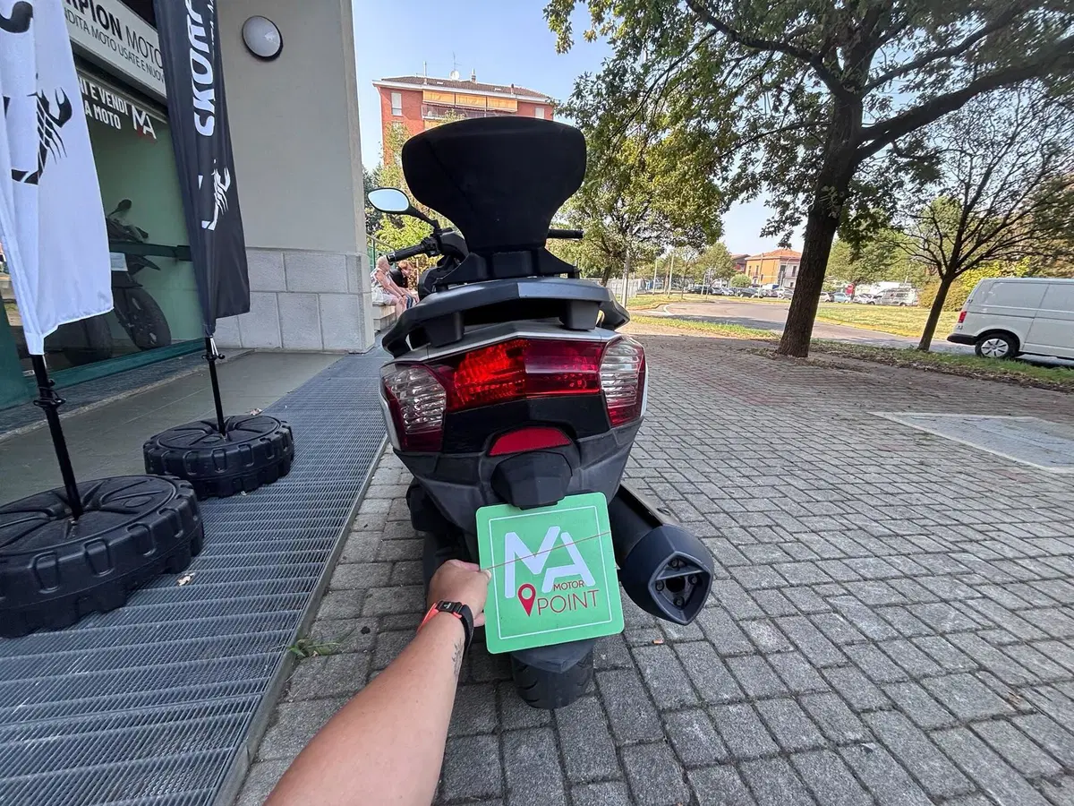 Kymco Downtown 300i (2009 - 17) (4)
