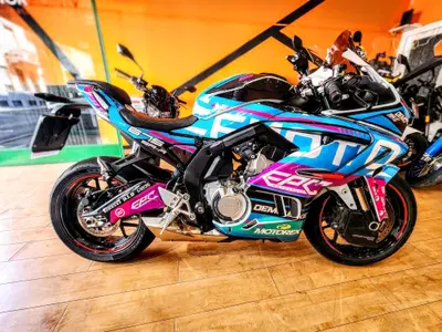CFMOTO 675SR-R (2025 - 26) usata
