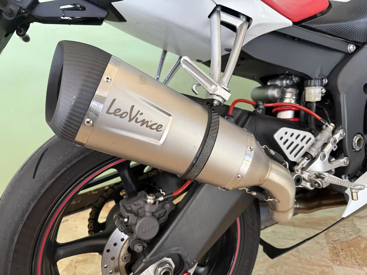 Yamaha YZF R6 (2008 - 09) (11)