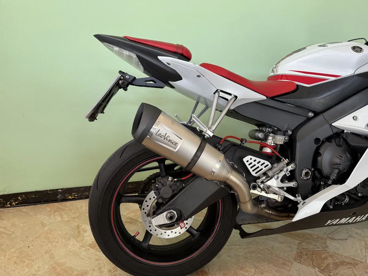Yamaha YZF R6 (2008 - 09) (12)
