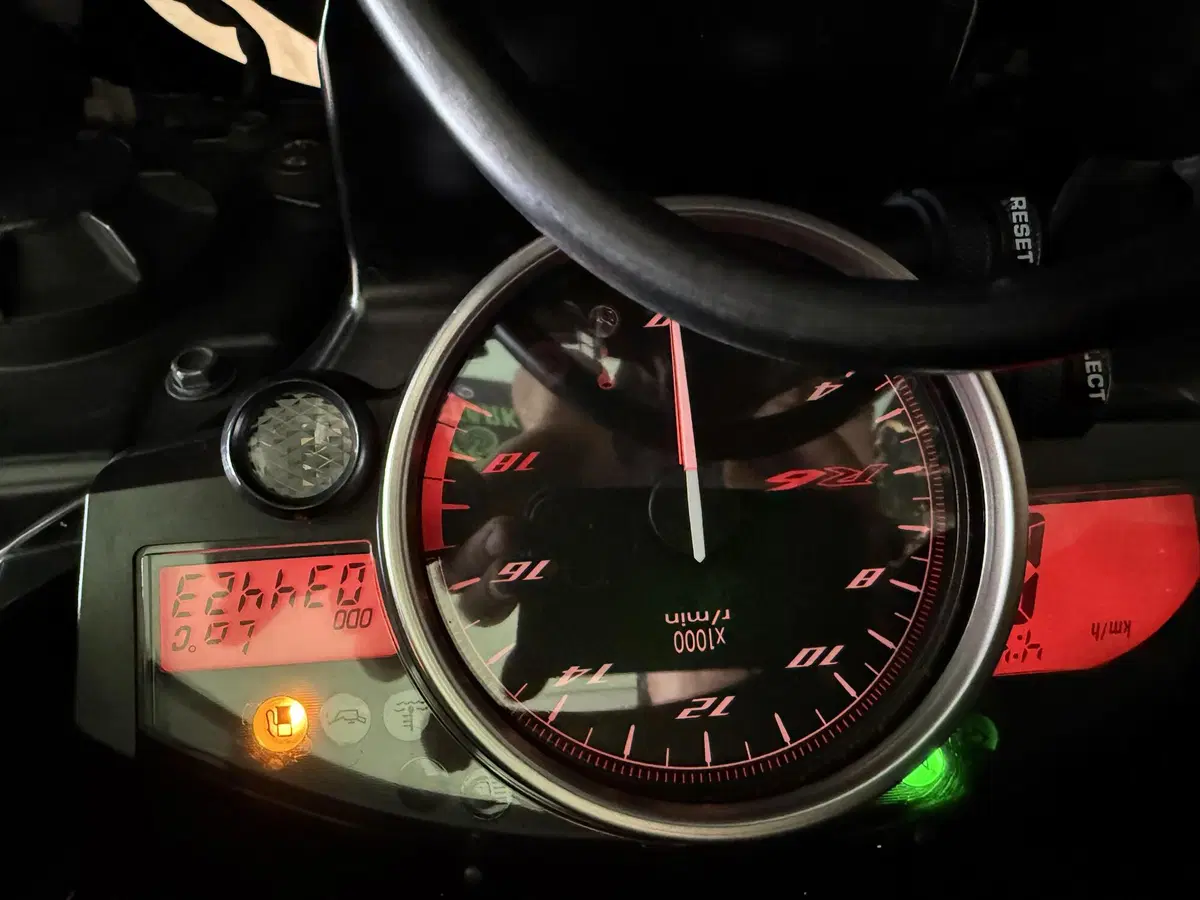 Yamaha YZF R6 (2008 - 09) (16)