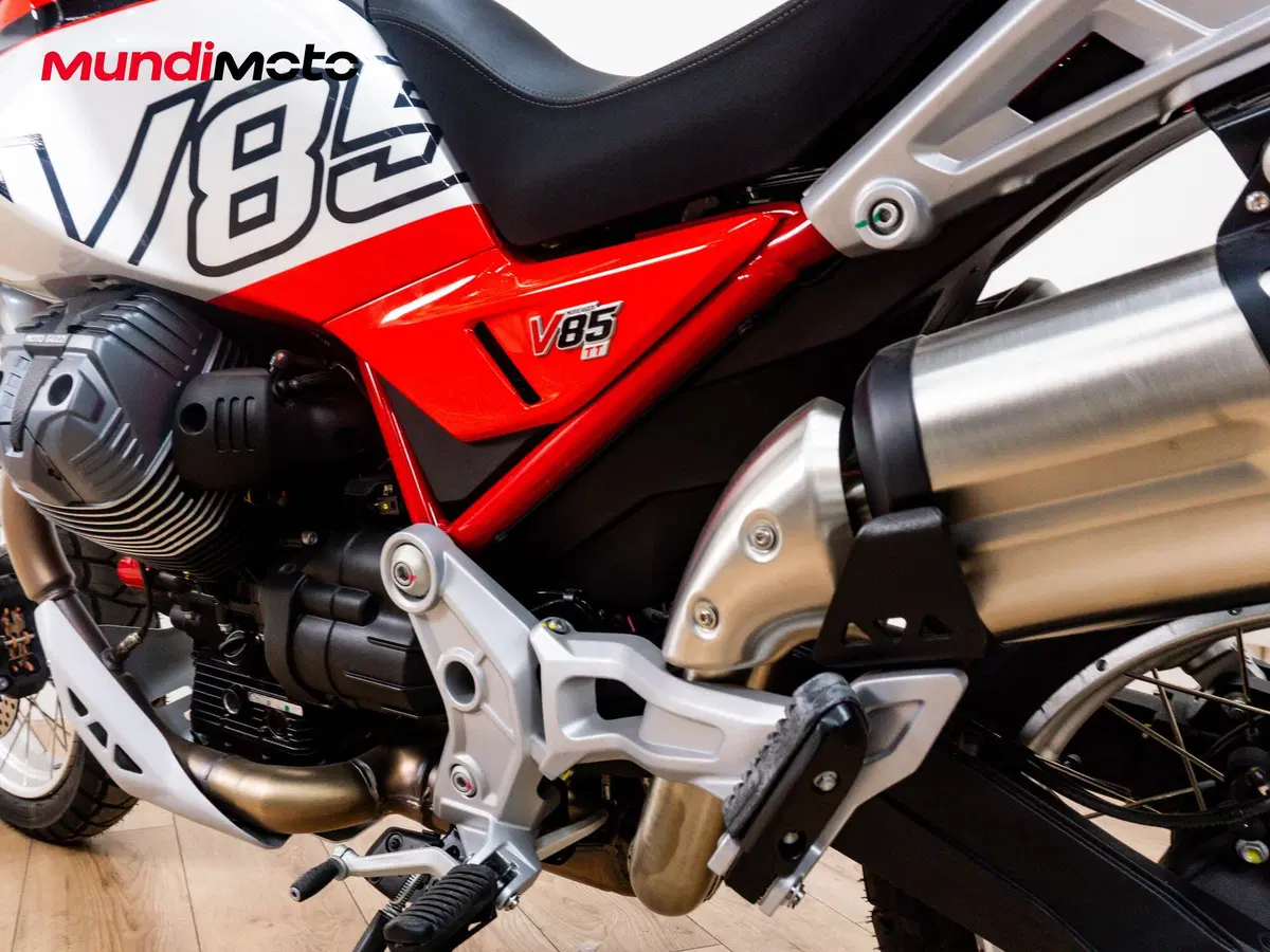 Moto Guzzi V85 TT (2024 - 26) (10)