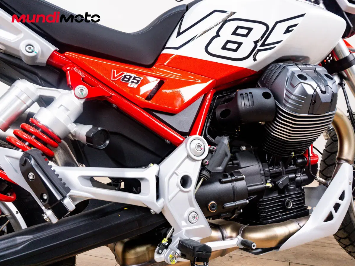 Moto Guzzi V85 TT (2024 - 26) (4)