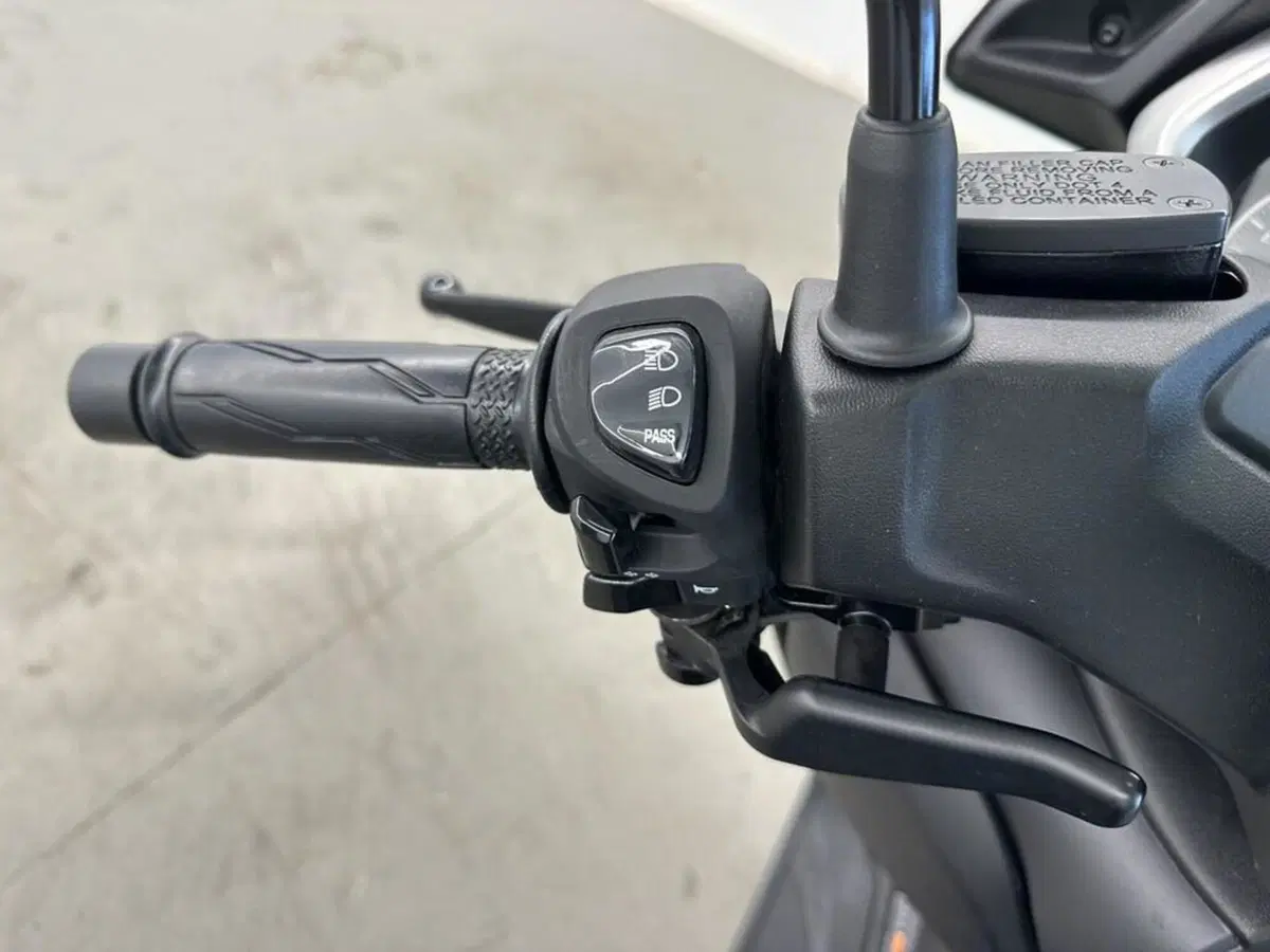Yamaha X-Max 400 ABS (2017 - 20) (8)