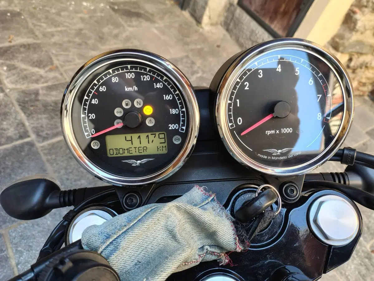 Moto Guzzi V7 III Special (2017 - 20) (2)