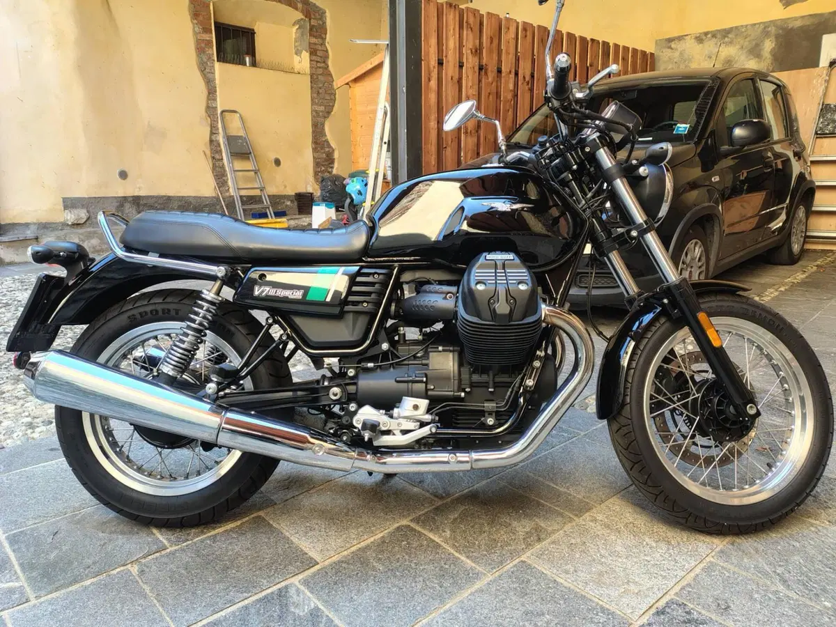 Moto Guzzi V7 III Special (2017 - 20) (3)