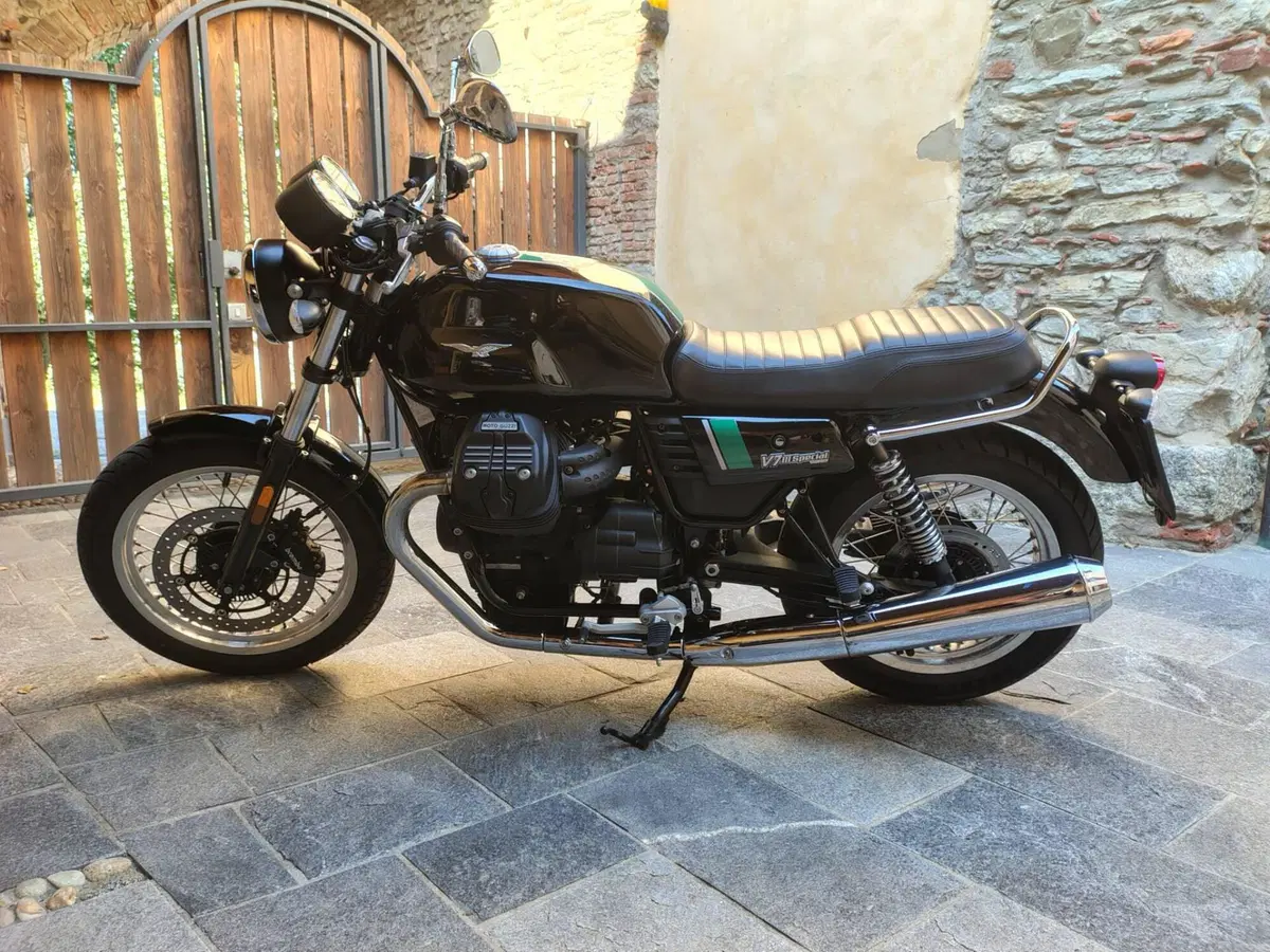 Moto Guzzi V7 III Special (2017 - 20) (4)