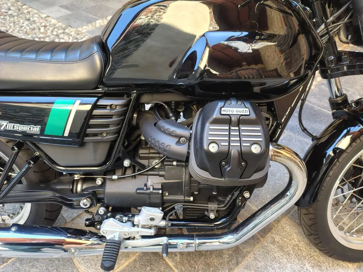 Moto Guzzi V7 III Special (2017 - 20) (7)