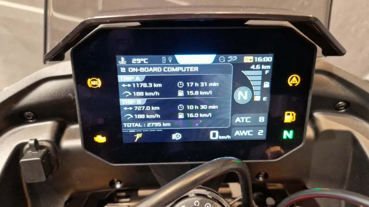 Aprilia Tuono V4 (2025 - 26) (11)
