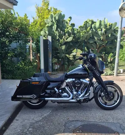 Harley-Davidson 1690 Street Glide (2011 - 13) - FLHX usata