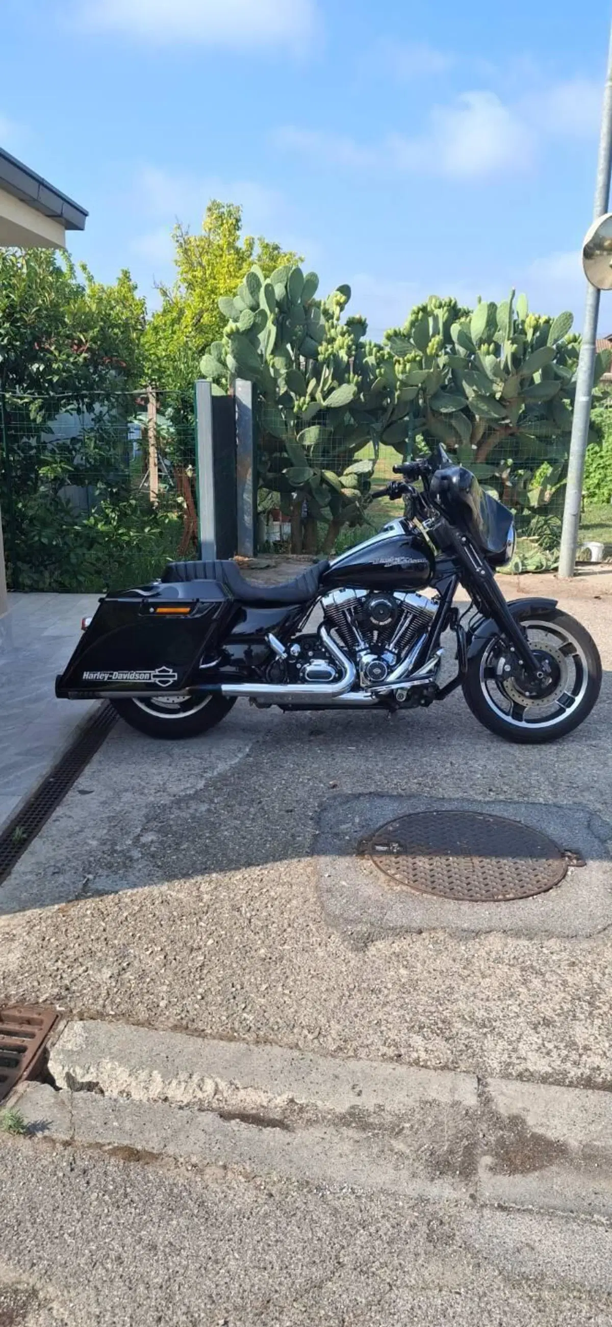 Harley-Davidson 1690 Street Glide (2011 - 13) - FLHX (2)