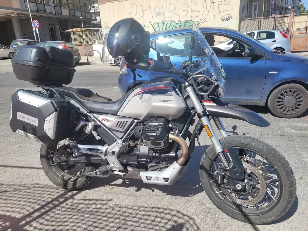 Moto Guzzi V85 TT Travel (2021 - 23) (2)