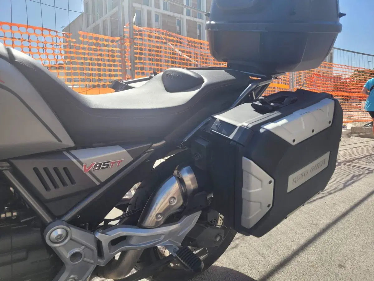 Moto Guzzi V85 TT Travel (2021 - 23) (3)
