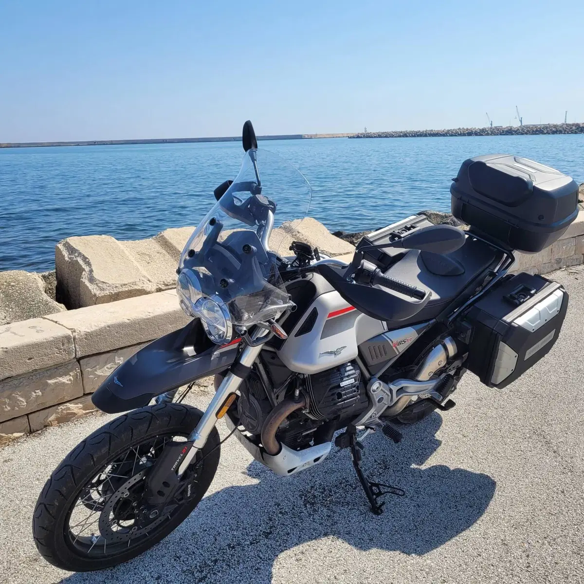 Moto Guzzi V85 TT Travel (2021 - 23) (4)