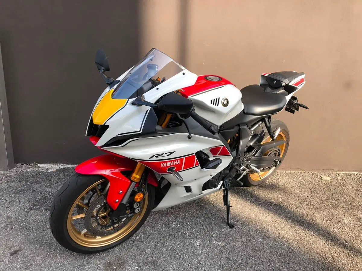 Yamaha YZF R7 (2021 - 25) (4)