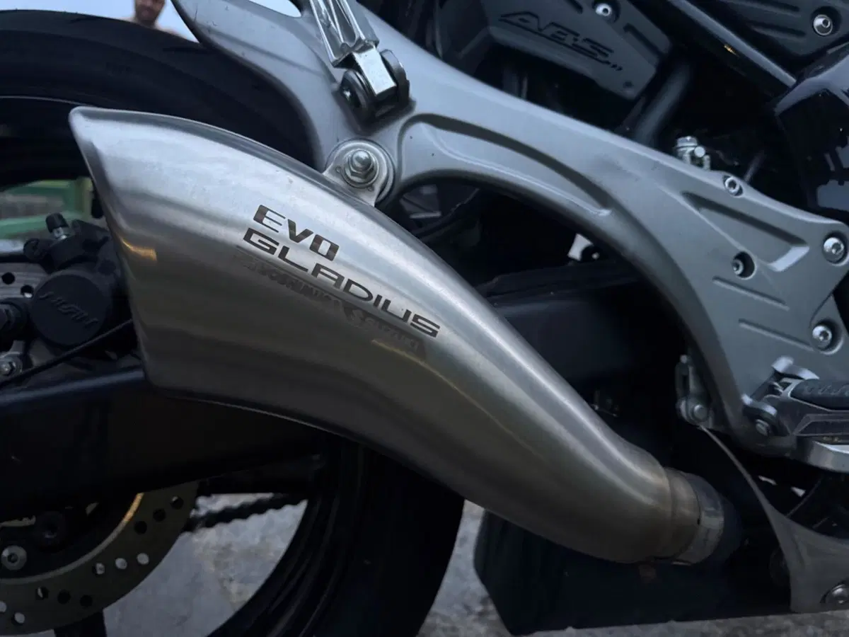 Suzuki Gladius 650 SFV ABS (2009 - 15) (3)