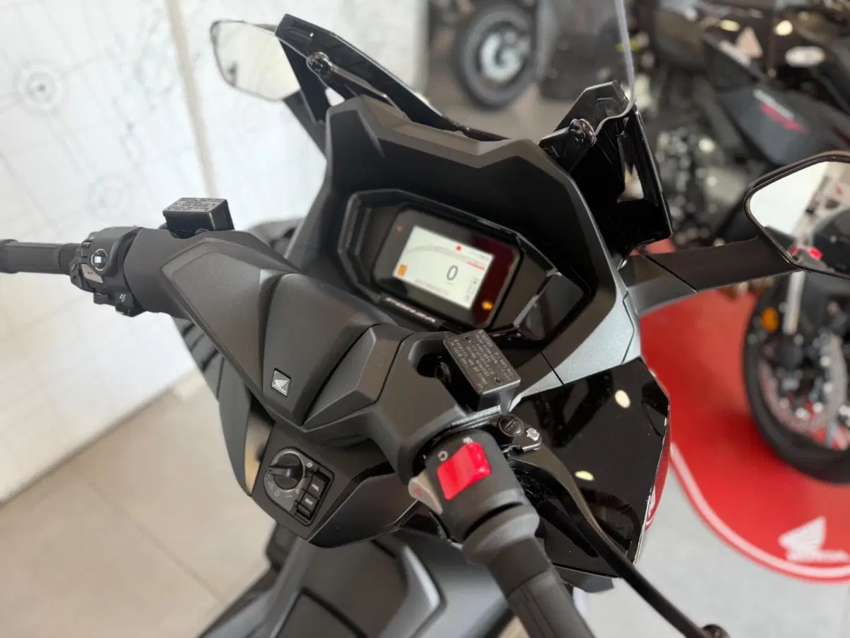 Honda Forza 350 Deluxe (2025 - 26) (8)
