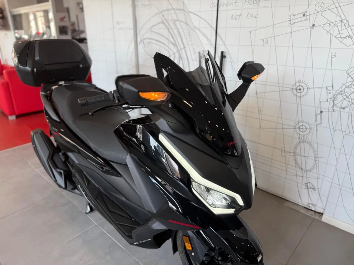 Honda Forza 350 Deluxe (2025 - 26) (10)