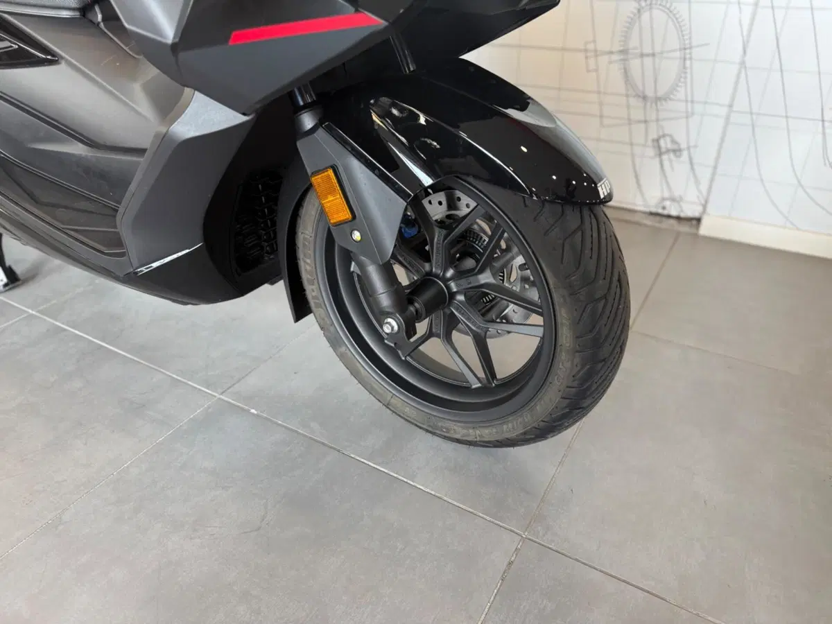 Honda Forza 350 Deluxe (2025 - 26) (9)