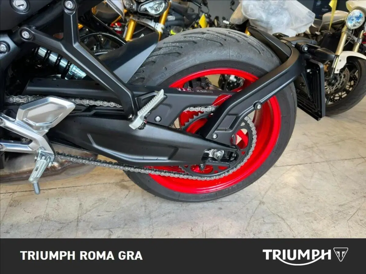 Triumph Trident 660 Triple Tribute Edition (2025 - 26) (10)