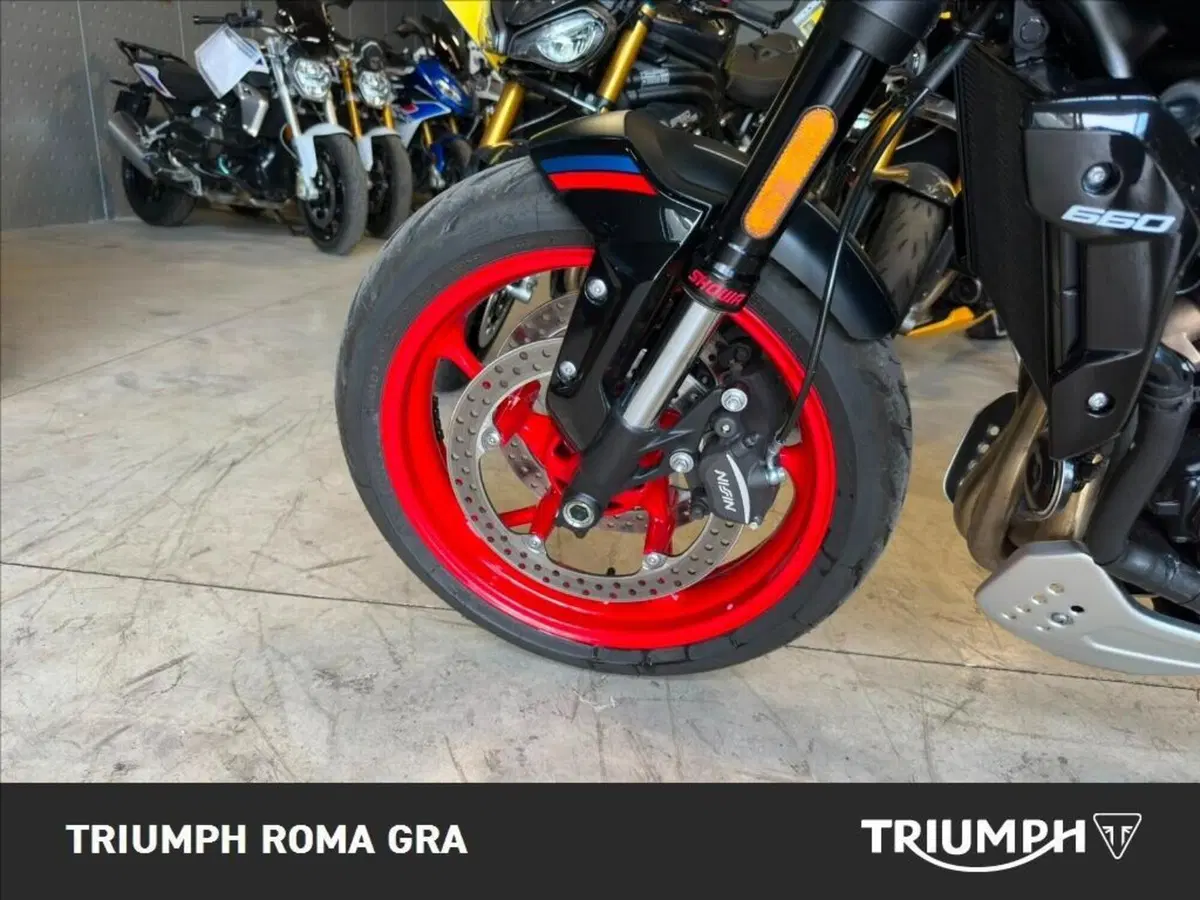 Triumph Trident 660 Triple Tribute Edition (2025 - 26) (8)