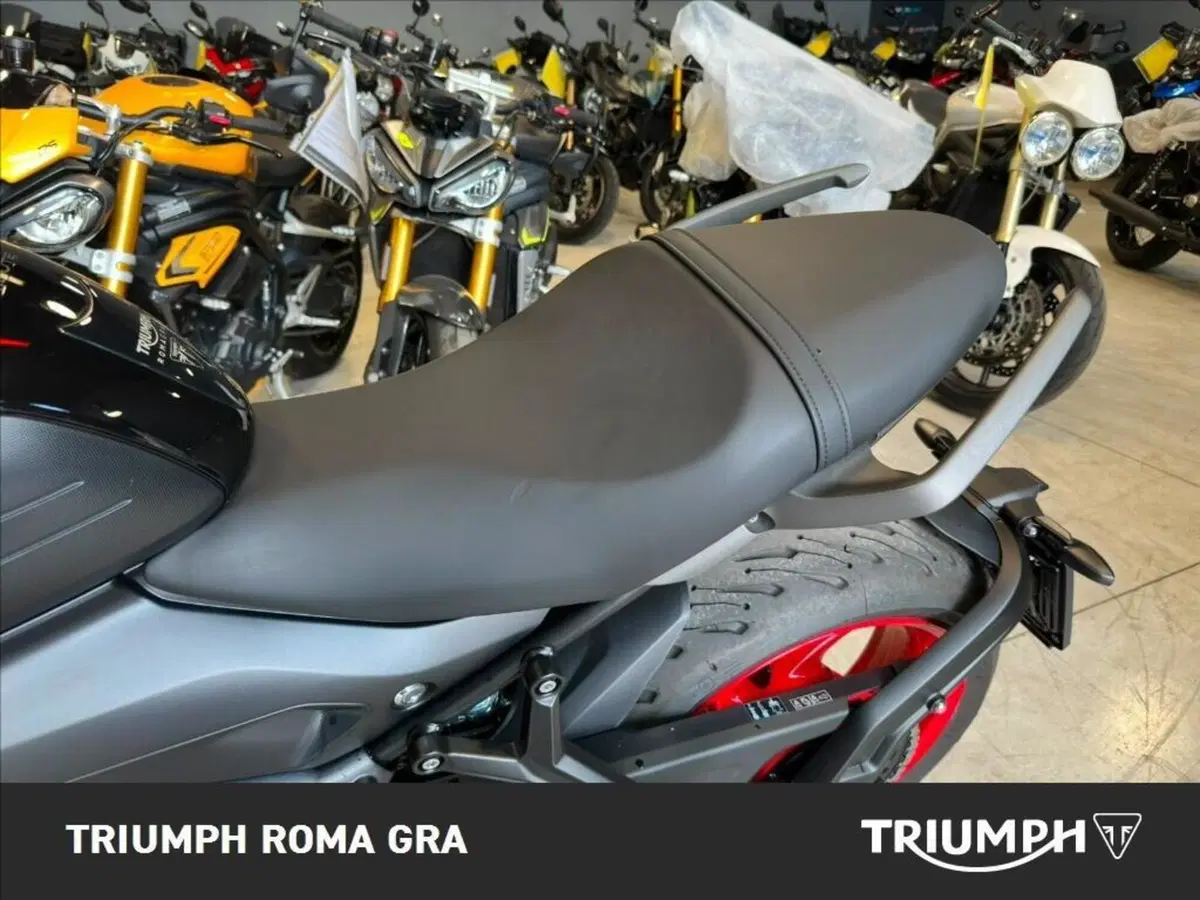 Triumph Trident 660 Triple Tribute Edition (2025 - 26) (16)