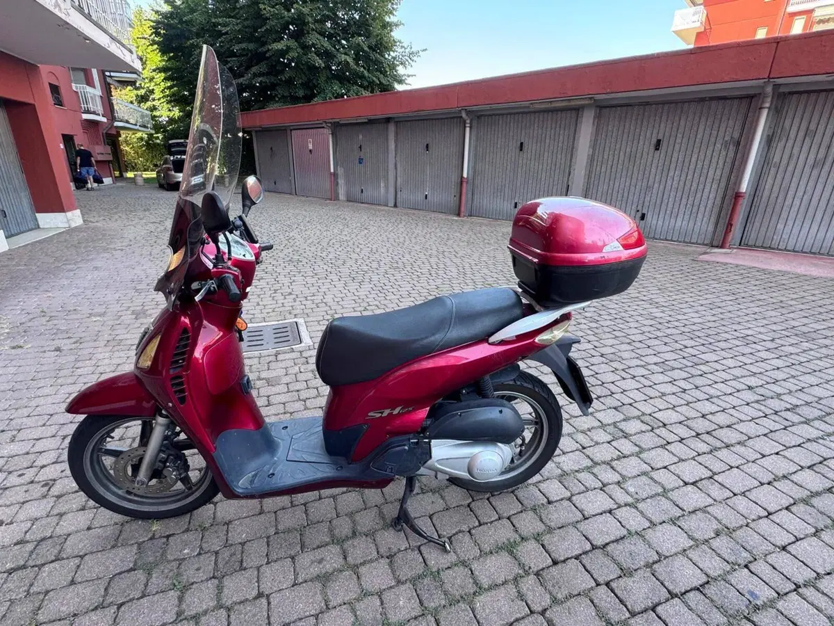 Honda SH 125 (2000 - 04) (2)