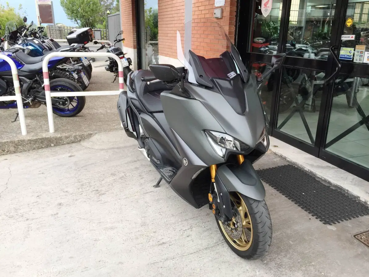 Yamaha T-Max 560 Tech Max (2020) (2)