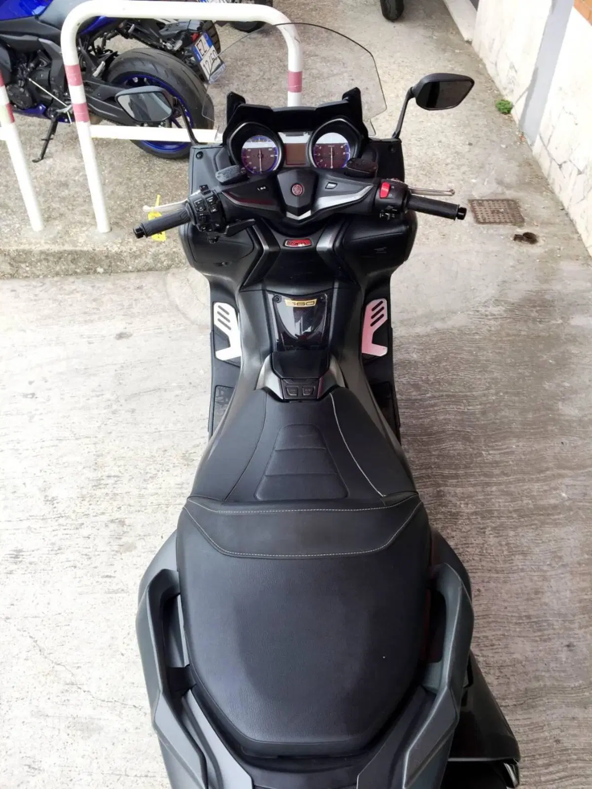 Yamaha T-Max 560 Tech Max (2020) (9)