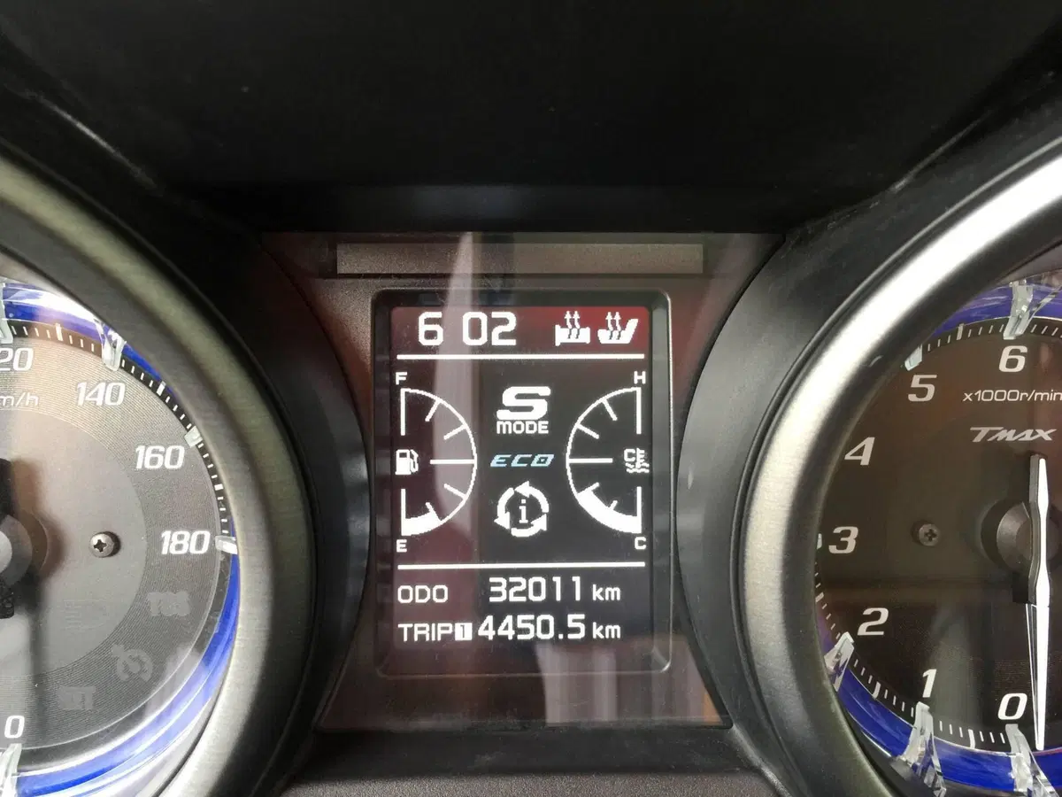 Yamaha T-Max 560 Tech Max (2020) (11)