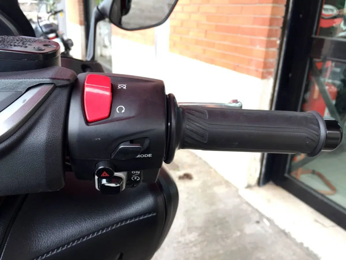 Yamaha T-Max 560 Tech Max (2020) (13)