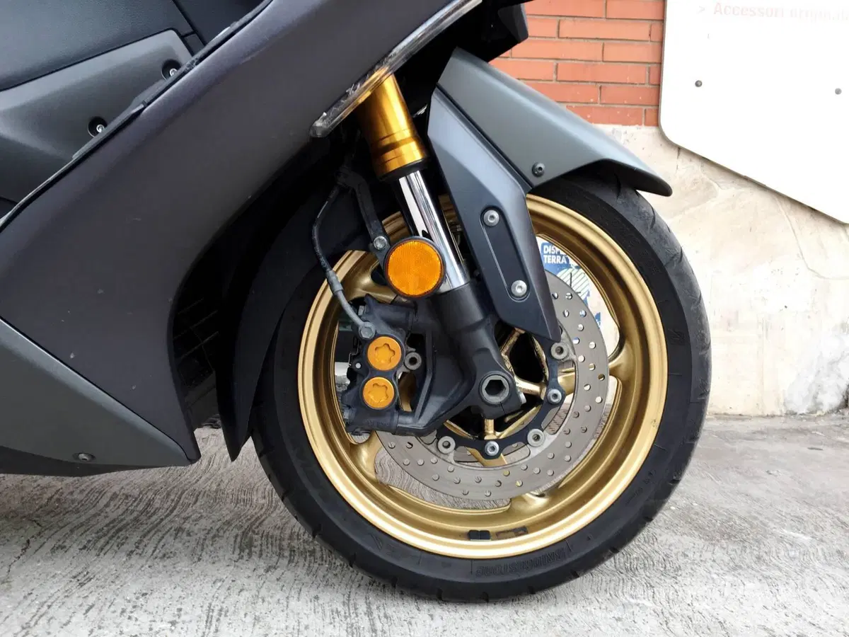 Yamaha T-Max 560 Tech Max (2020) (16)