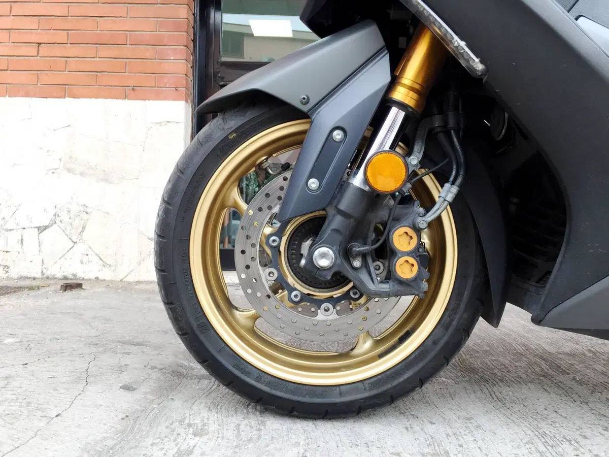 Yamaha T-Max 560 Tech Max (2020) (17)
