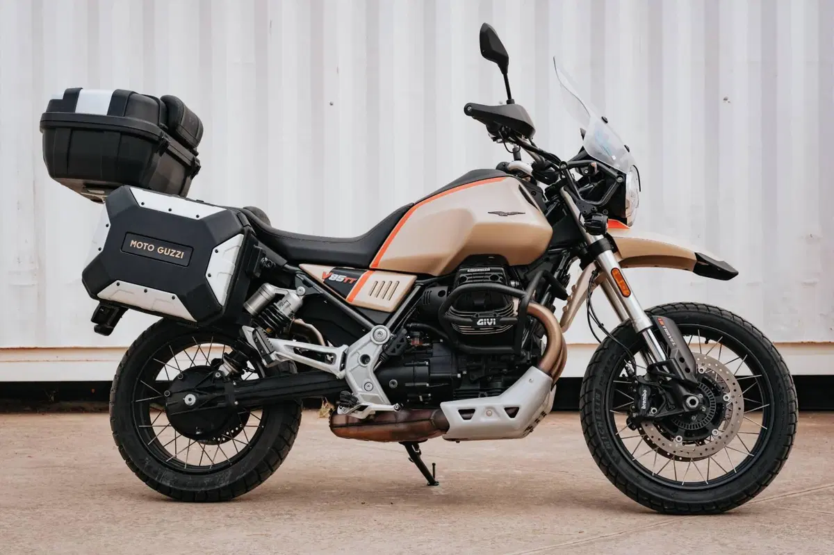 Moto Guzzi V85 TT Travel (2021 - 23)
