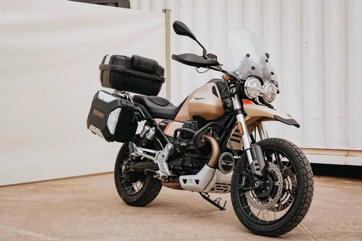 Moto Guzzi V85 TT Travel (2021 - 23) (2)
