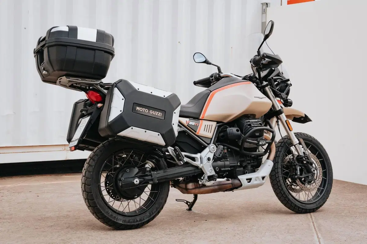 Moto Guzzi V85 TT Travel (2021 - 23) (3)