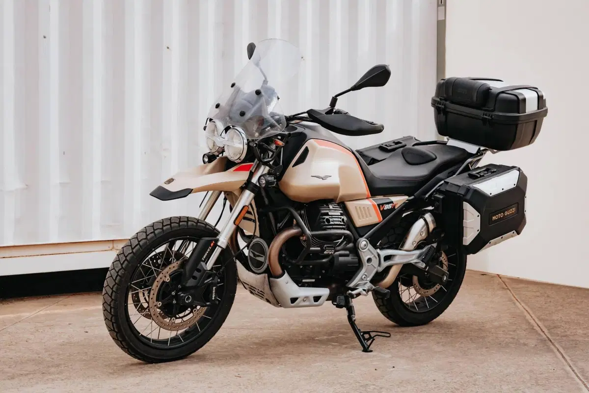 Moto Guzzi V85 TT Travel (2021 - 23) (6)