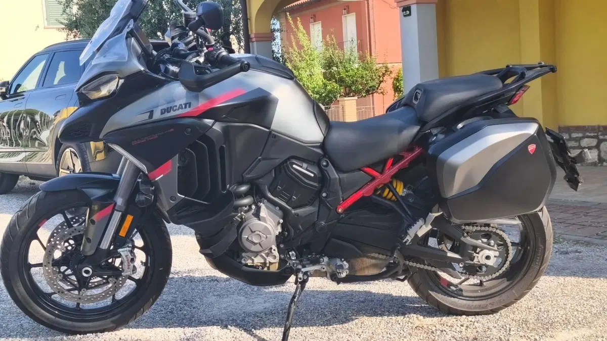 Ducati Multistrada V4 S Grand Tour (2024)