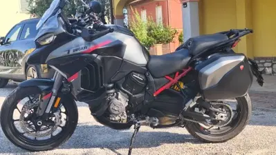 Ducati Multistrada V4 S Grand Tour (2024) usata