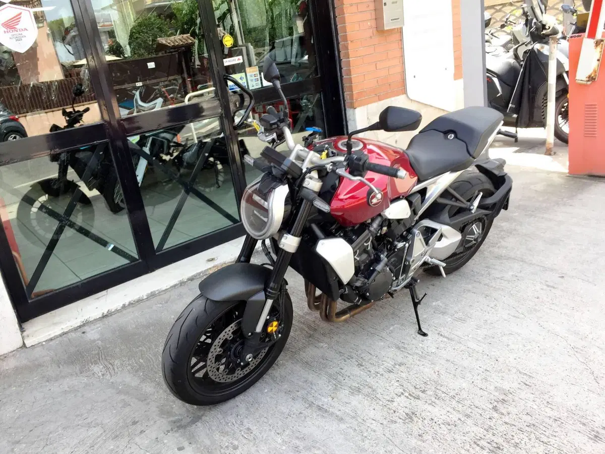 Honda CB 1000 R (2021 - 25) (4)