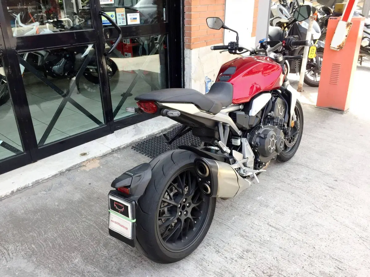 Honda CB 1000 R (2021 - 25) (8)