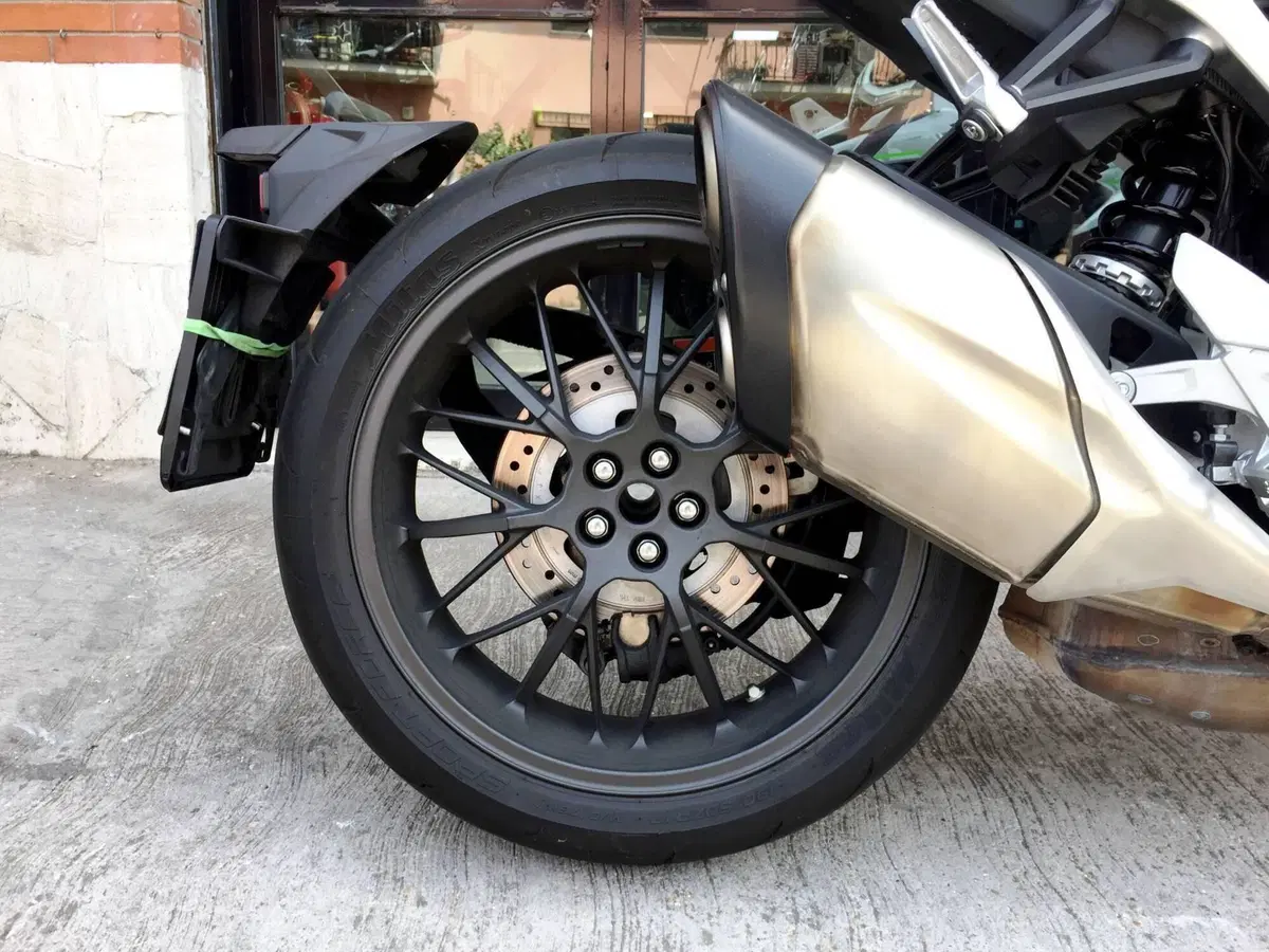 Honda CB 1000 R (2021 - 25) (14)