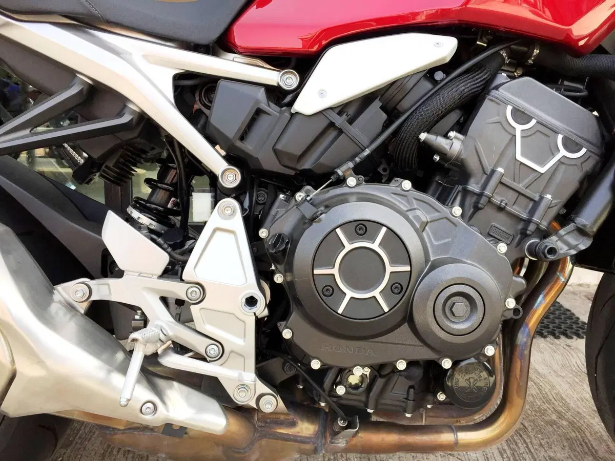 Honda CB 1000 R (2021 - 25) (15)