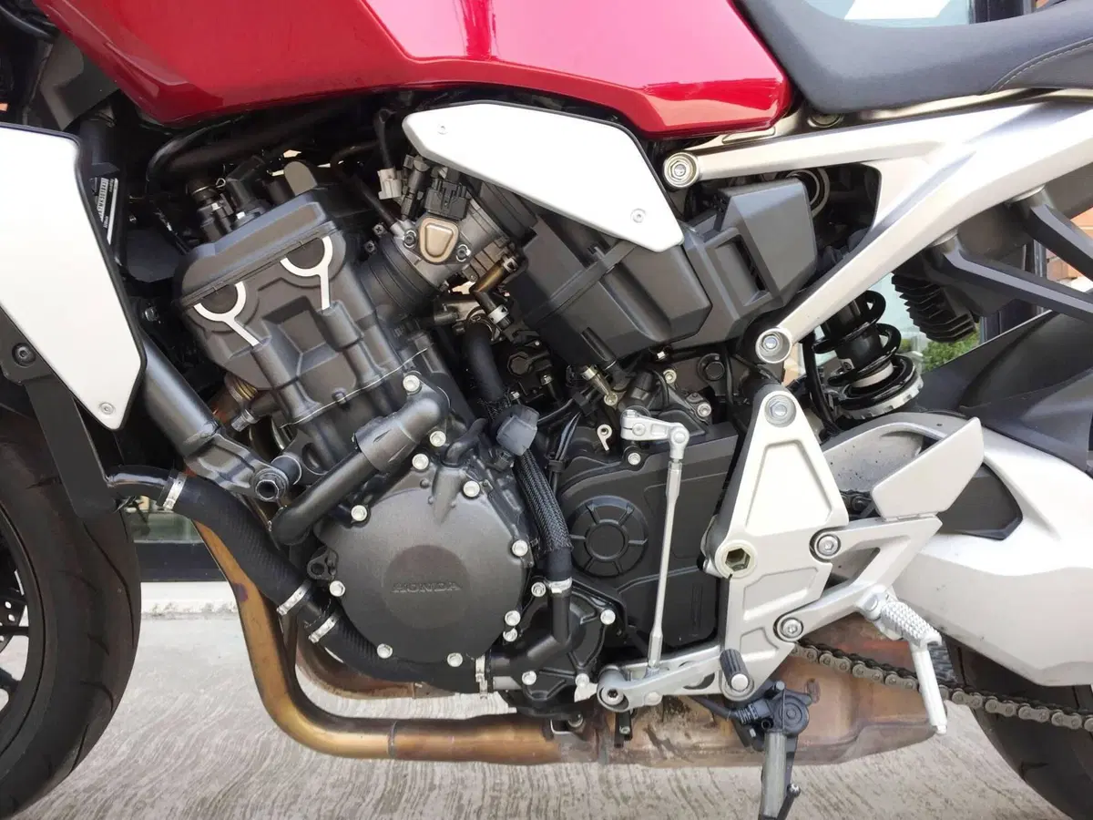 Honda CB 1000 R (2021 - 25) (18)