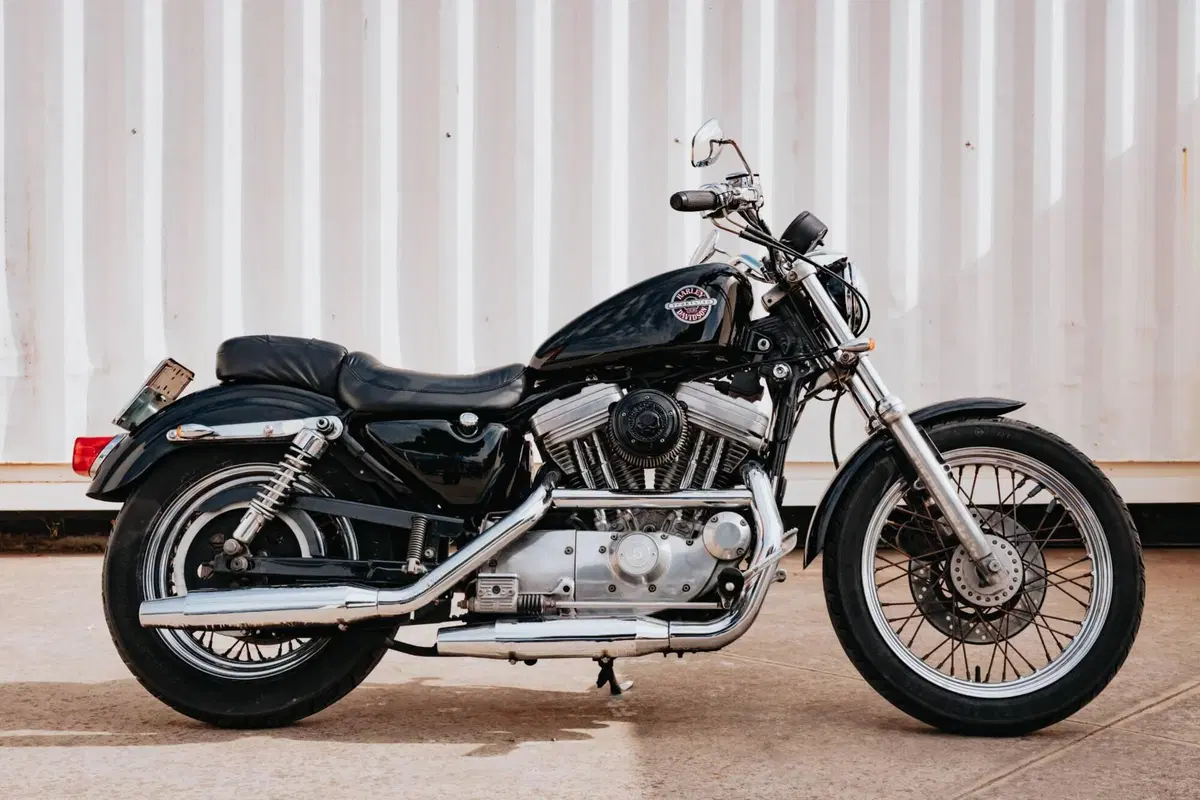 Harley-Davidson 883 Hugger (1994 - 00) - XLH