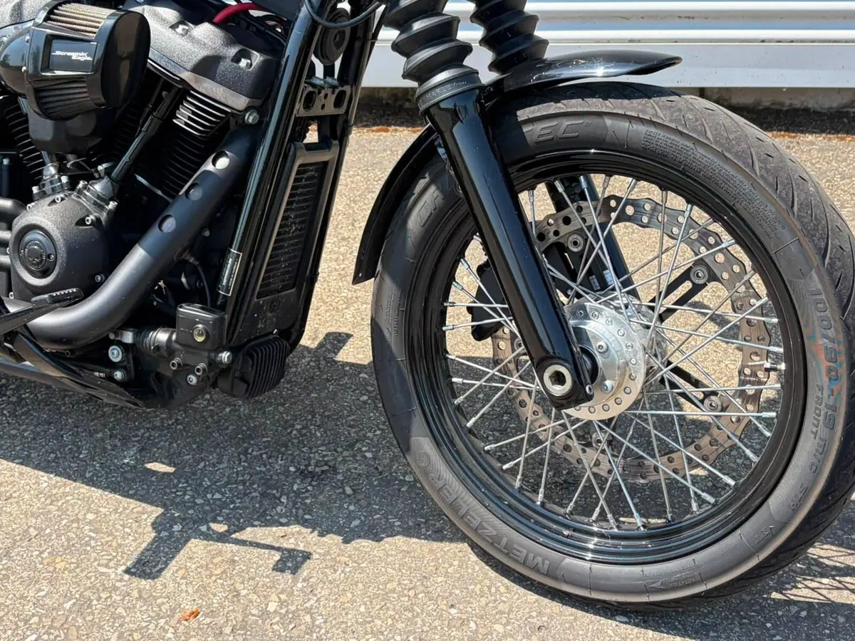 Harley-Davidson 107 Street Bob (2018 - 20) - FXBB (3)
