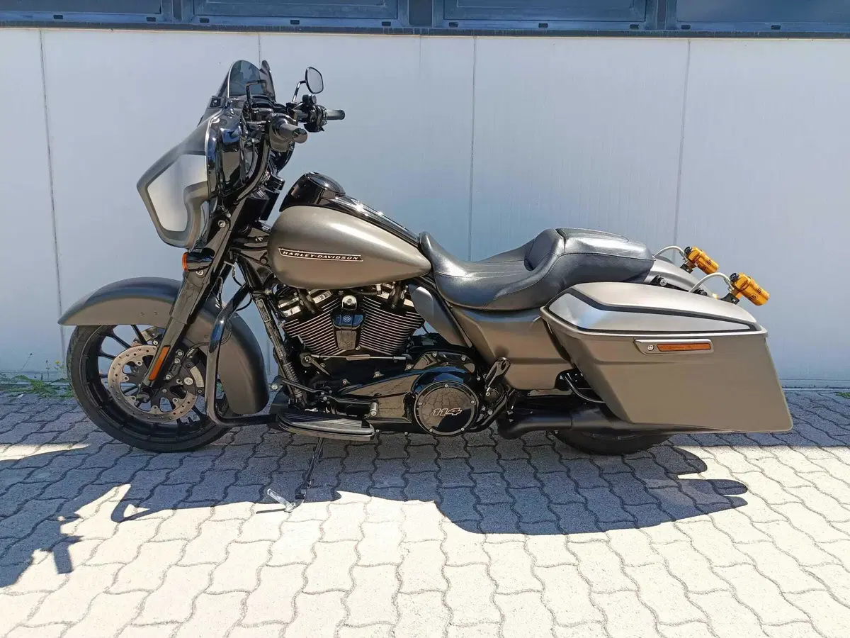 Harley-Davidson 114 Street Glide Special (2019 - 20) - FLHXS (9)