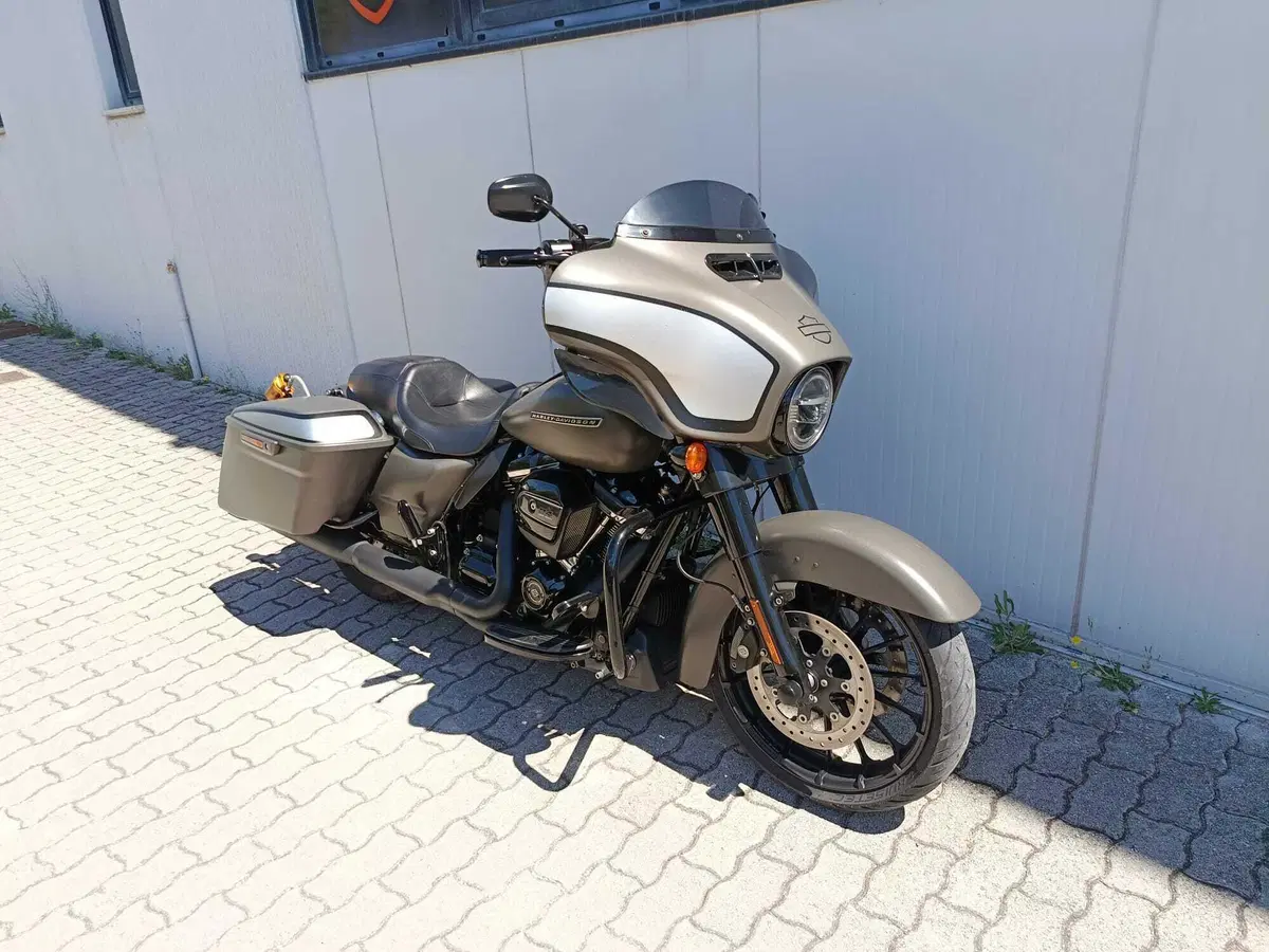 Harley-Davidson 114 Street Glide Special (2019 - 20) - FLHXS (2)